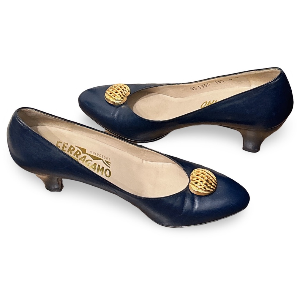 EUC Vintage Salvatore Ferragamo 1970s Navy Heels (6B) - Picture 5 of 7